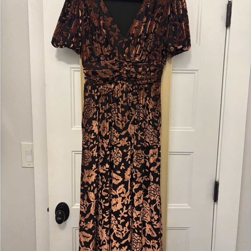 Floral Velvet Dress Baltic Born Medium - Excellent condition - Black
